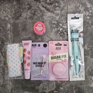 Lip Bundle- Lip Scrub, Exfoliator, Mask, Lip Balm Holder Keychain + More BNIB